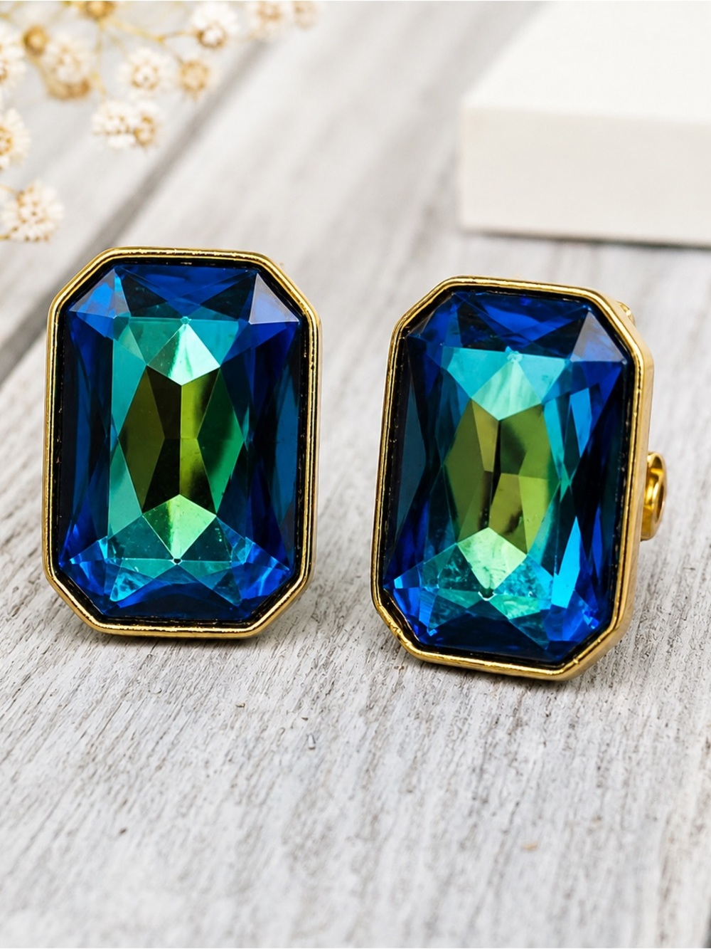405. Vintage 1980s Peacock Blue Green Faceted Glass Statement Clip On Earrings